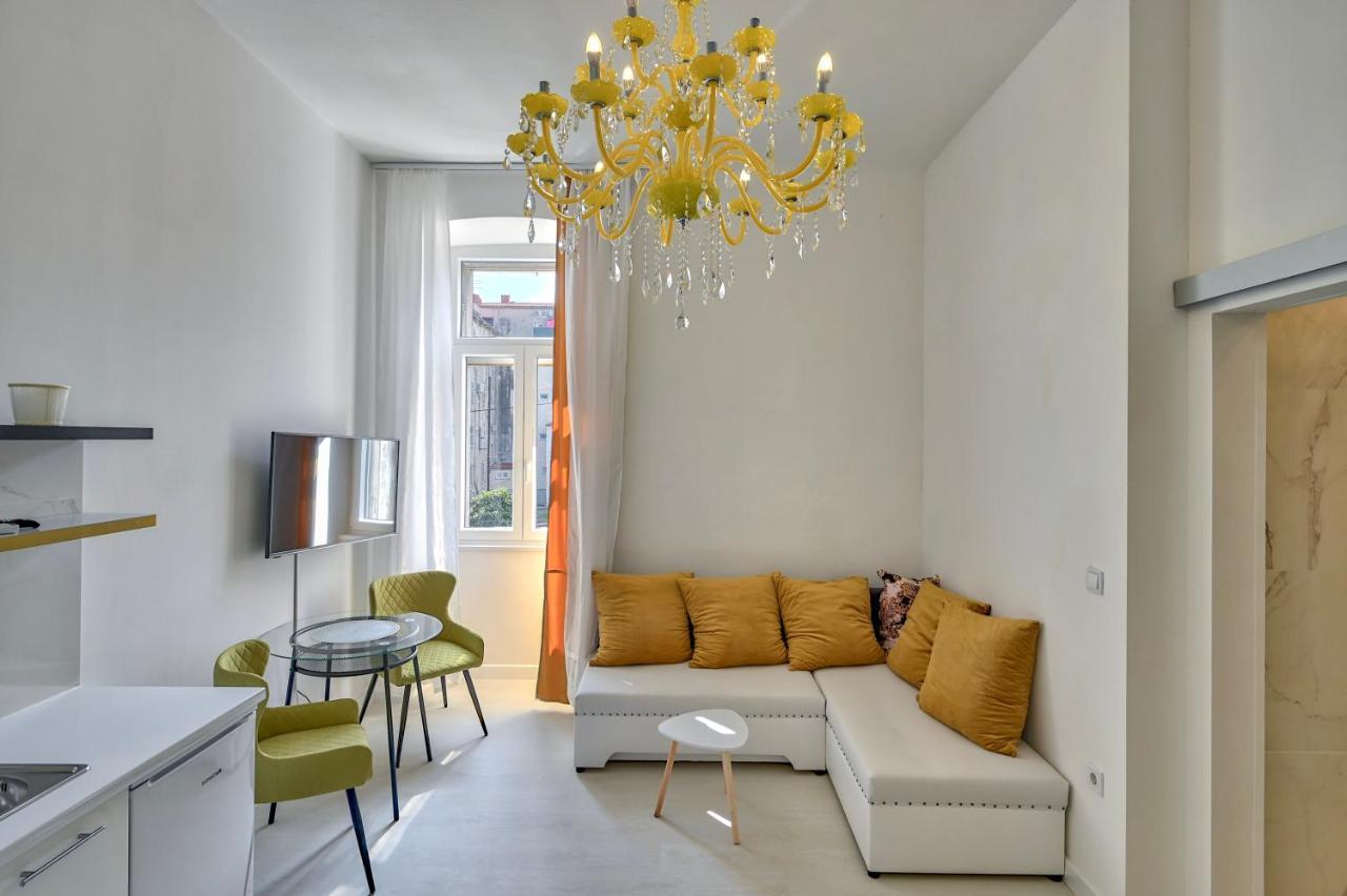 Collins Amethyst Center Apartment Pula Exterior photo