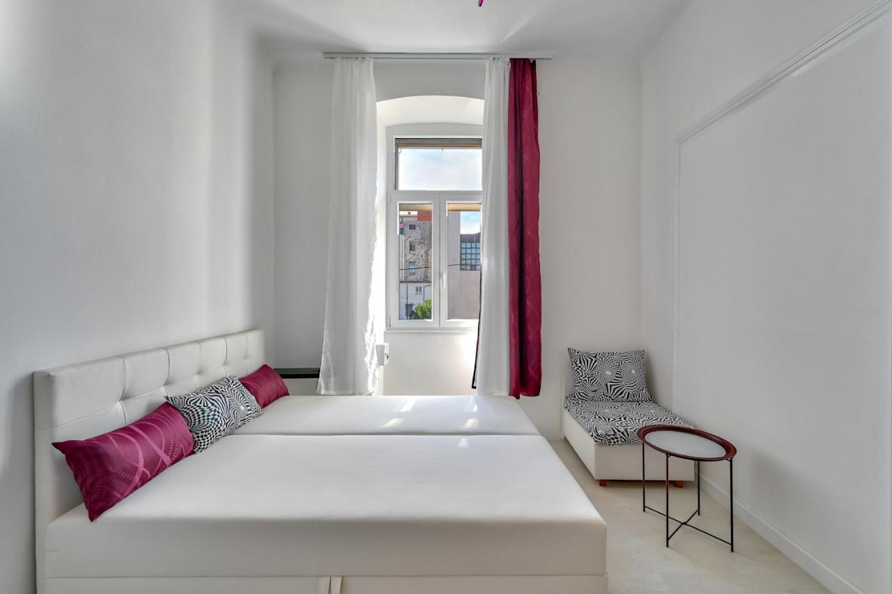 Collins Amethyst Center Apartment Pula Exterior photo