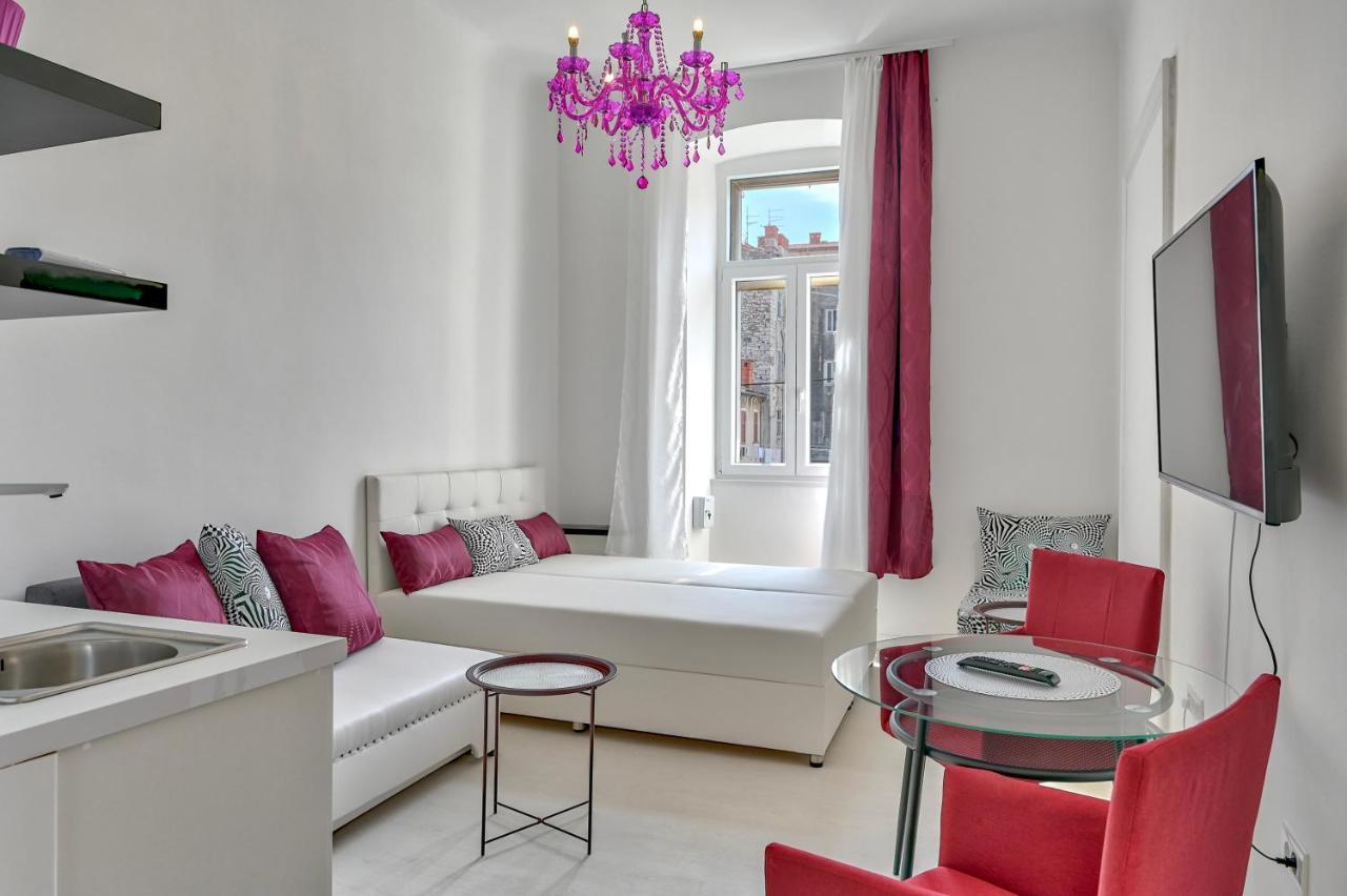 Collins Amethyst Center Apartment Pula Exterior photo