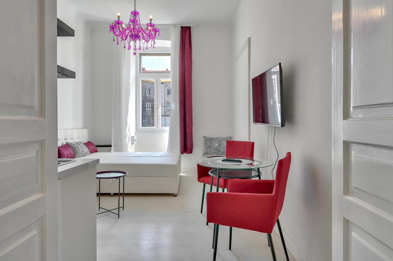 Collins Amethyst Center Apartment Pula Exterior photo
