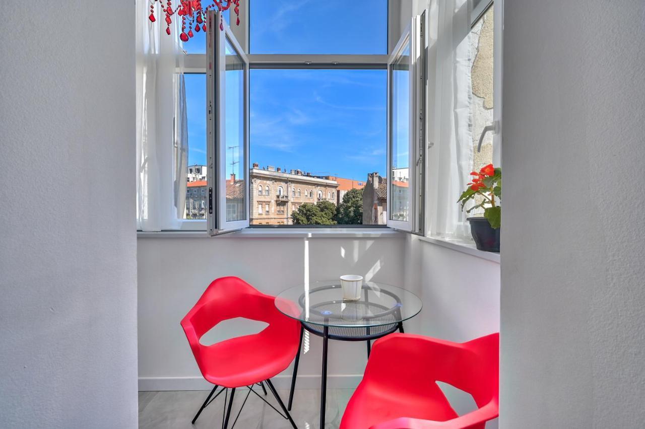 Collins Amethyst Center Apartment Pula Exterior photo