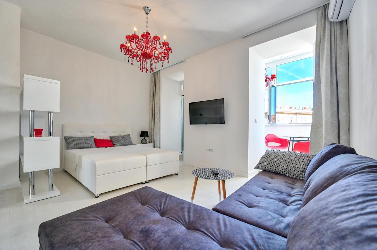 Collins Amethyst Center Apartment Pula Exterior photo